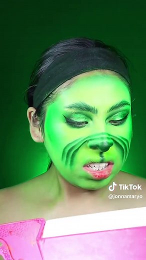 Creative Grinch Makeup Tutorial for Women