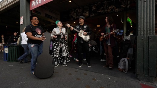 Buskers entertain visitors with music and art on Seattle's main stage
