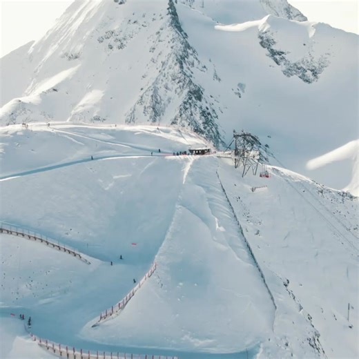 WEB EXCLUSIVE 🤩 Save up to 40% on 6-day ski passes! Experience world-class skiing in Les Arcs / Peisey-Vallandry this March and April. This is a rare opportunity to hit the slopes with the family at an unbeatable price. Don’t miss out—this limited-time offer ends February 4th and quantities are restricted. Secure your spring ski break now! ❄️ 👉 https://www.lesarcs-peiseyvallandry.com/en/happy-weeks-promo-forfait-ski | Les Arcs