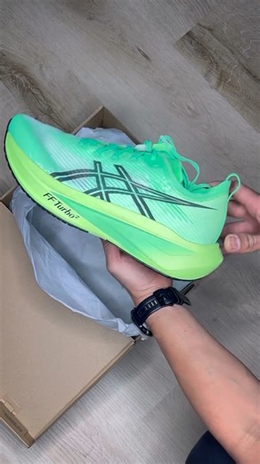 Setia Nugraha | ASICS FrontRunner 🇩🇪 on Instagram: "ASICS Megablast – Ekiden Edition. ≈260 g. Nothing else matters. #asmr #ASICS #asicsrunning #RunningShoes #Satisfying"