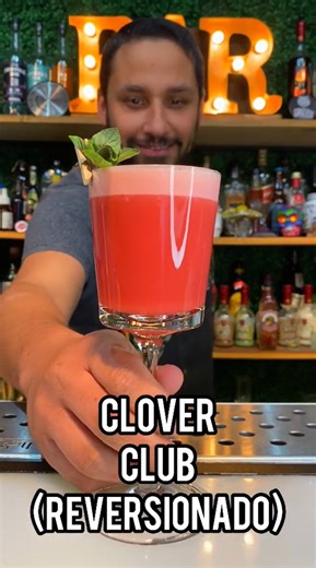 Cómo preparar un Clover Club con ginebra como un barman