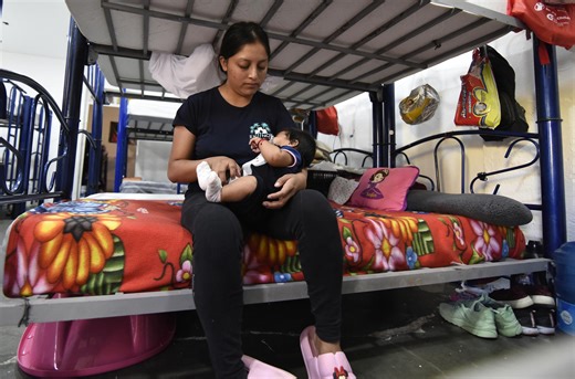 Giving birth at the border, the desperation of migrants in Mexico - EFE