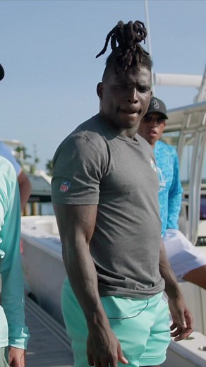 We caught the fastest fish in the ocean with @Cheetah Bo Hill the fastest man in the NFL #fastest #fish #nfl #fishing