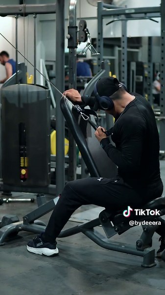 The most effective exercise incline bench single arm cable pull 📈 #nevergiveup #workhard #staystrong #keepgoing #gymmotivation #fitnessmotivation #consistency #gymlover #tiktok #bydeeera #workoutmotivation #gymmotivation