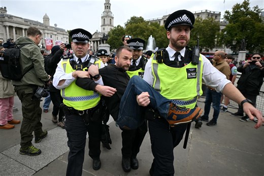 London protest LIVE: Police arrest 492 as Pro-Palestine Action demo goes ahead in Trafalgar Square