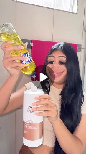 Japa on Instagram: "Hehehehe eu sou é sabida viu bb  me segue se viu no explorar? Marca seu boy q adora pegar seus shampoo  . . . , #wella #shampoo #meme #humor #casal"