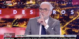 Pascal Praud ne sait pas qu'il est à l'antenne et fait une imitation de Jacques Chirac !