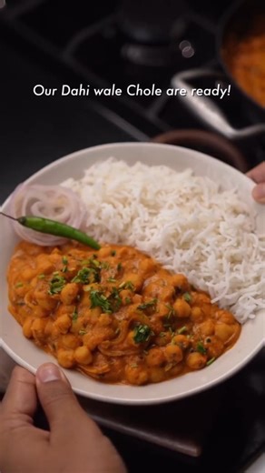 Sarita on Instagram: "•EASY DAHI WALE CHOLE RECIPE•😍 Want to try super easy tasty indian gravy? Try this dahi wale chole which takes only 15-20 mins to make and is super yum!😋 Ingredients used are- Dahi (Curd)- 1 cup Ginger garlic paste- 1 Tbsp Green chillies- 2 pcs Cashews (Kaju)- 8-10 pcs Coriander powder- 1 Tbsp Turmeric powder- 1 Tsp Cumin powder- 1 Tsp Kashmiri chilli powder- 1 Tbsp Now, in a kadhai- Oil- 1 Tbsp Cumin (Jeera)- 1 Tsp Tomatoes- 2-3 medium size Kasuri methi- 1 Tbsp Salt to t