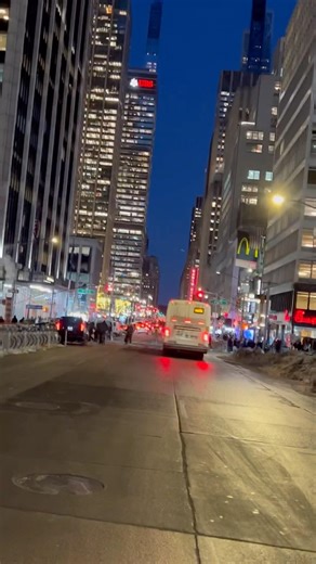 Walking in Nye York City #nyc #manhattanskyline #newyorkcity #travel #mood #energy