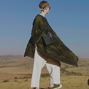 2.1M views · 1.4K reactions | Découvrez la large sélection de chaussures de notre collection Dior Croisière 2020 : « Naughtily-D », « J’Adior » et bien d’autres, disponible dès maintenant sur notre site et dans les boutiques Dior du monde entier ! | Dior | Facebook