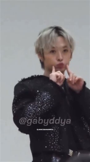 🦕Janice 사랑과 함께🌈 on Instagram: "Lee Know is going to eat whoever made him do aegyo first thing when he clocked into work 😭😭😭 video: @ jjiinnjjiinnnn, yappaahcat0915, gabbyddya trans: @ lettersfromchan (all on twitter) #straykids #SKZ #LEEKNOW #janicebanannice"