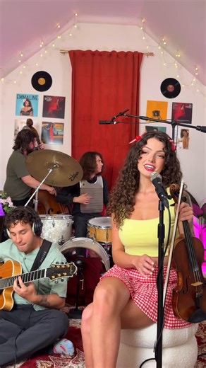 Emmaline on Instagram: "While I’m alone and blue as can be, dream a little dream of me💞🌙 Song / Dream A Little Dream of Me Guitar @ryanmondak Bass @basscleftrey Drums @justinvorpmusic #jazz #jazzvocals #womeninjazz #acousticsoul #vocalist #femalevocalist #acousticperformance #pickupjazz #pickupmusic #livemusicvideo #soulfulsunday #instamusic #videooftheday #musician #singing #guitara #musica #acousticguitar #emmaline"