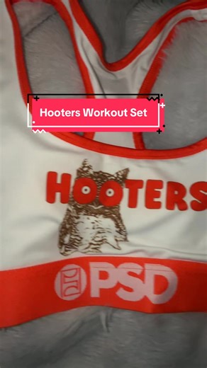 Autumn Living: Hooters Workout Set for Seasonal Style