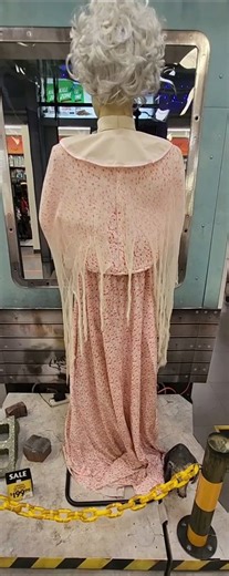 Head Turner Twisted Grandma Animatronic Exorcist Evil Dead Turn Around Bright Eyes Halloween Spirit