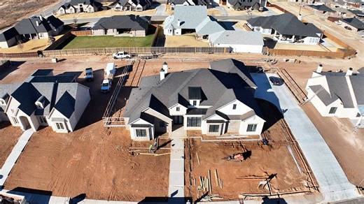 10802 Homestead Ave. in Fountain Hills Estates is available and already showing so much potential. This home is still under construction, but will feature 4 bedrooms, 3.5 bathrooms, a 3-car garage, a large covered patio, and so much more — all sitting on a ½-acre lot. Stay tuned… next time we’re taking a peek inside! 👀🏡 | Trey Strong Custom Homes