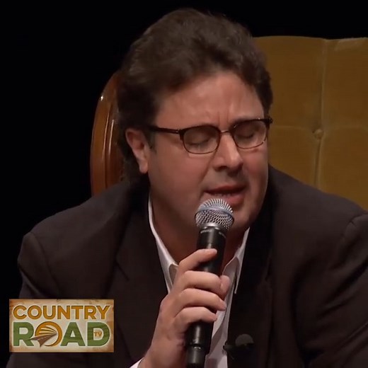 3.3M views · 83K reactions | When you hear that cryin' pedal steel guitar intro, there's no mistaking what song is playing. Look at Us is a Country classic sung by one of the best in the business, Vince Gill. Here is his performance on Country's Family Reunion: 2010. Watch FULL episodes featuring your favorite artists from Larry's Country Diner, Country's Family Reunion and more! To start your free trial today, click here: https://countryroadtv.us/facebook | Country Road TV | Facebook