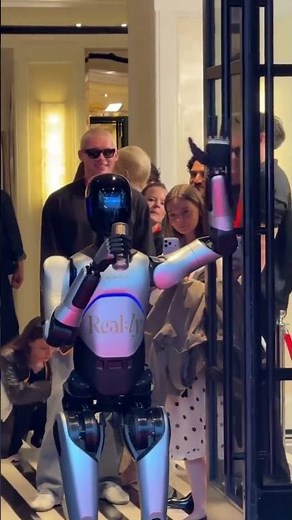Alexander Wang robot steals spotlight at the Met Gala
