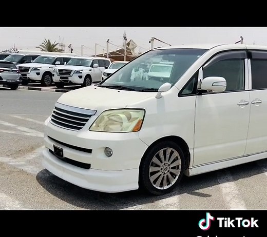 Toyota Noah 2006 Model Review