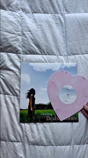 unboxing the glue song heart shaped vinyl from vertigo vinyl #beabadoobee #vinyl