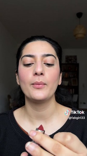 MAC Lipstick 815 Paramount: Rachel Green's Iconic Shade