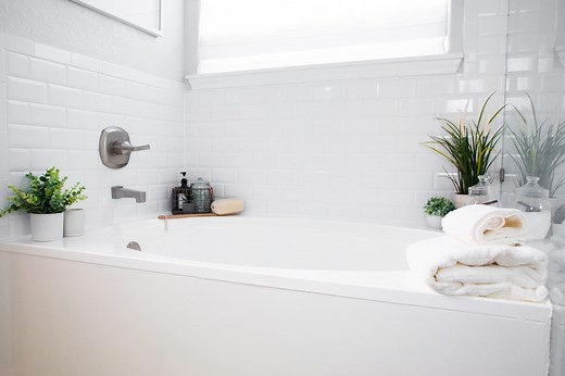 Beginner’s Guide to Bathtub Refinishing: 9 Simple Steps
