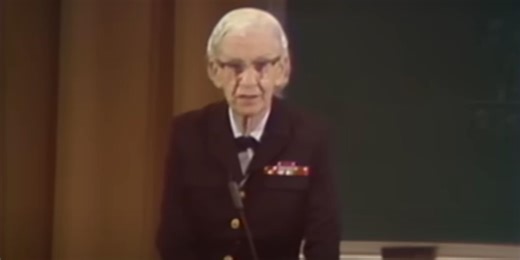 NSA zveřejnila 42 let starou přednášku legendární programátorky Grace Hopper