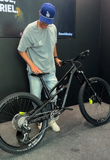 New Bike Day never dissapoints😮‍💨 The all new Canyon Torque 2026!❤️‍🔥