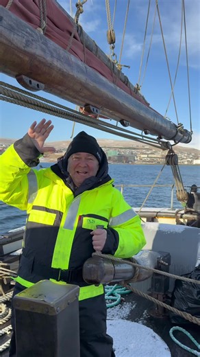 Pasioni brenda shpirtit nuk vdes kurrë. Peshkimin e kam nis në Shëngjin kur isha fëmi 5 vjeç me xhaxhi Kadri Roshin dhe xhaxhi Avni Mulën, ende e vazhdoj edhe tani që jam 37 vjeç duke peshkuar në oqeanin e Atlantikut të Veriut 🤣🎣