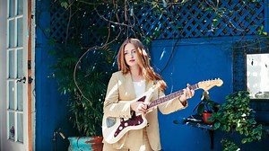 Madison Cunningham: “As guitar players, we should be challenging ourselves and hurting our brains a little bit”
