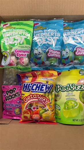 Let’s pack up a candy order for Lisa! #hellosweetscandy #candyshop #candy #orderpacking #letspackanorder