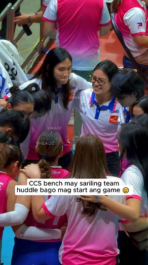 May sariling team huddle ang bench ng CCS every game. 💗ྀིྀི💗ྀིྀི #pvl2025 #pvlreinforcedconference #creamline #ccs #alyssavaldez #courtneyschwan #jemagalanza #totscarlos #bernadethpons #michelegumabao #kylenegrito #mafegalanza #mitchmorente #beadeleon #dendenrevilla #pangspanaga #jiadeguzman #kylaatienza #elladejesus #loriebernardo #michgamit #sheenatoring #nicacelis #alleiahtorres #rheavillarete #coachsherwin #vheadz | Vheadz Channel - Philippine Volleyball Updates