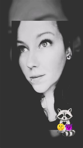 Clown für Applaus. Herz ohne Tiefe. 🦝🖤 ____________________ Text by me. Musik und KI Stimme von SUNO App. #ichhabmichnochnieangepasst #küsschenuntenrum #clownfürapplaus #suno