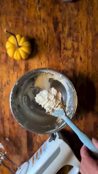 Sweet & Savory Pumpkin Butter Dip! 1 Bowl, 2 Ingredients, 3 Mintues