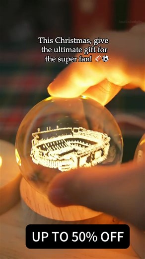 🏈✨ Bring their favorite stadium home. Each 3D crystal ball captures an iconic college football stadium in stunning detail — lit from below with a warm glow. Perfect for desk, bedside or game-day shrine. Gift-ready box included, no extra wrapping needed. 🎁 | Gridiron FansHub