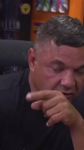 @batatadamadsen e seu modus operandis Siga o @barbacast #rj #riodejaneiro #pm #policiamilitar #policia #claudiocastro #cpx #alemao #penha | BarbaCast