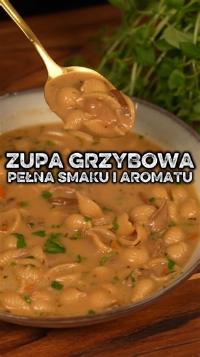 Paweł Ożubko, 27y, Gdańsk 🇵🇱 on Instagram: "Królowa zup czyli grzybowa! 🤤 Proste i szybkie wykonanie dzięki niezawodnemu Cook4Me od Tefal ✌🏻 Dajcie znać co najchętniej przygotowalibyście w tym super sprzęcie! Przy okazji wbijajcie na stronę MediaExpert i zgarnijcie zestaw sztućców! 😋 Nie dość, że sprzęcik fajny, oszczędza Wam czas - możecie wtedy spędzić go rodziną to dodatkowo jeszcze taki bonus? No jak dla mnie bomba! 😎 👋🏻 Porada: Najpierw wszystko smażymy, a następnie dodajemy grzybki