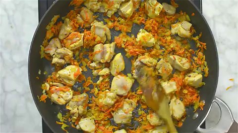 This Chicken Rice Casserole Is Pure Comfort Food 💛 | COOKTORIA