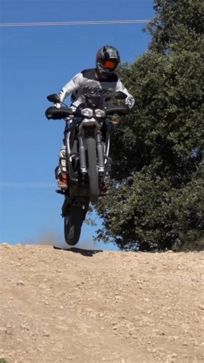 Voge Motos España on Instagram: "300 Rally: Control, tracción y confianza para seguir cuando otros se detienen. ¿Hasta dónde seguirías tú? #VogeMotosEspaña #VOGE #RutasEnMoto #300Rally #OnOff"