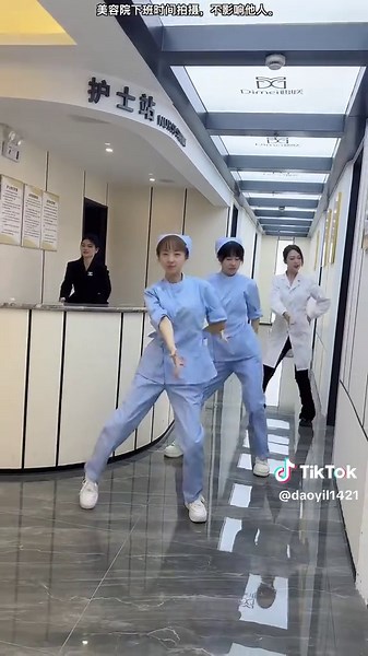 汽车摇摆舞 | 车上唱歌女生 | Singapore Police Emergency舞蹈