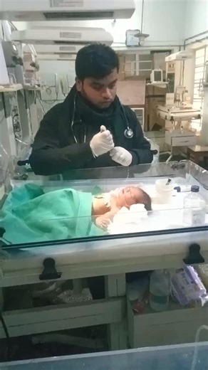 NEWBORN BABY BEING FEEDING ☺️ #fbreelsfypシ゚viralfbreelsfypシ゚viral #fbreels2025ツ #vralreelsシ #facebookpostシ #fbyシvideo #foryoupageシforyou #trendingpostchallenge #newyear2026 #viralphotochallenge #baby | aman nursing work stm