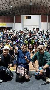 UNIC di Karnival Galeri Hidayah. Tak puas UNIC sing along bersama warga Besut Terengganu. Terima kasih semua! صَلُّوا عَلَى النَّبِيِّ | UNIC