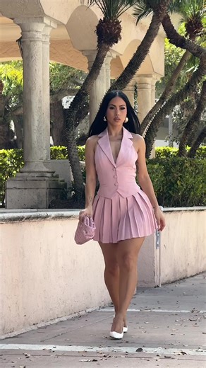 Pink or blue? We can’t decide 💗🩵 🔍 Polished pleat