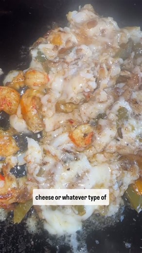 Reggie Tate on Instagram: "$15/CHOPPED SEAFOOD🦞 🎣 $10/CHOPPED CHICKEN 🐔 -comes W/ crispy golden fries #batonrouge #food #cooking #2025 #repost #lsu #southernuniversity"