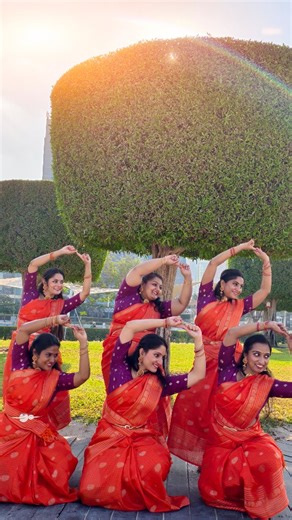 Team Sakhee on Instagram: "🧡💜 A semi classical attempt on Urvashi 💜🧡 Choreography & Edits @nitaraghupathi Videography @haridasvp DM to join us ❣️ Music Rights @followingmahesh #teamsakhee #teamsakheechoreography"