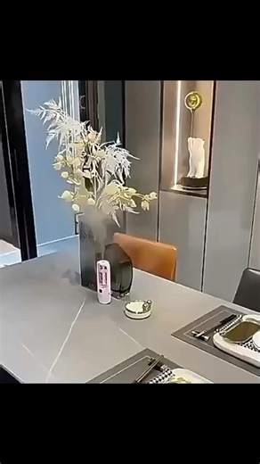 This rechargeable, automatic fragrance machine diffuser offers 5 customizable scents for a refreshing and relaxing experience. With 5 gears to control the intensity of the fragrance, this wall-mounted aromatherapy machine also features different atmosphere lights for a soothing ambiance.