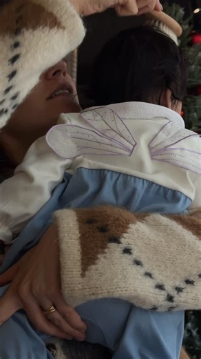 Mavi şərfli qız👩🏻‍🎨 on Instagram: "Övlad övladdır. Qızı oğuldan, oğulu qızdan uca tutmaq düzgün deyil🙏🏼 Övladının qız və ya oğlan olması ilə öyünmək də düzgün deyil. Çünki bu bir nəaliyyət deyil. Unutmayaq ki, biz onları seçə bilmirik. Onlar bizi seçir🤍 və gözəl bir söz var “Allah verən paydır”…"