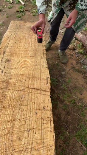 Veteran Carpenter's Ink Snapping Skills: Control of Force and Angle in Ink Line Pulling