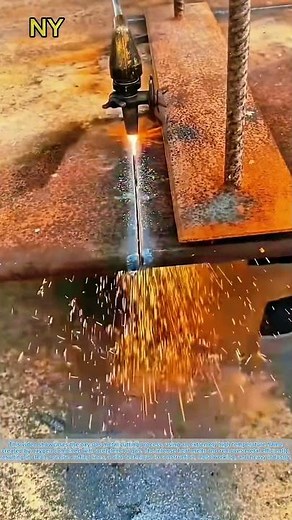 Oxy Gas Metal Cutting: The Power of Extreme Heat.