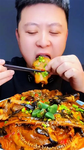 Steamed fish fins with a spicy delicious flavor