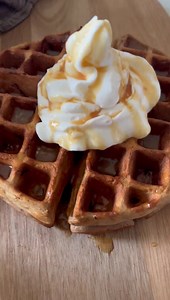 I just got my order of Clean Simple Eats Protein Pancake and Waffle mixes! The chocolate chocolate has bites of chocolate chunks inside that really brings out the chocolate flavor!! Each serving has 15 grams of protein, 5 grams of fiber, and no artificial flavors or ingredients!! 🔹1/2 cup chocolate chocolate >6 PersonalPoints 🔹1/2 cup buttermilk > 4 PersonalPoints Choose your flavor: add 1/2 cup pancake/waffle mixed with 1/4 cup water and 1 egg or 2 eggs whites 🔹Clean Simple Eats pancake/waff